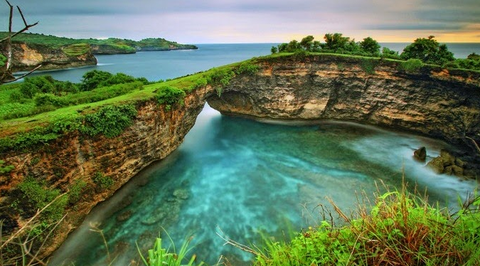 Pantai Pasih Uug atau T-Rex Bay 