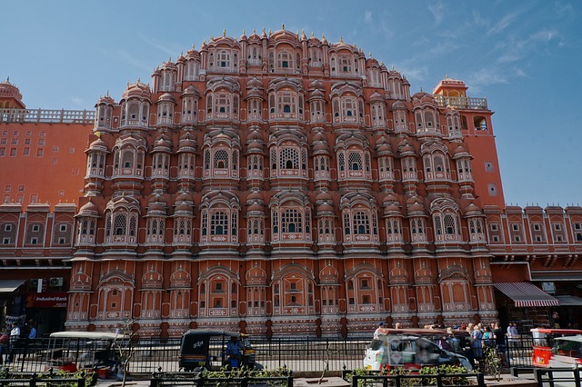 Berkunjung Ke Hawa Mahal, Tempat Putri Berpudah Menyaksikan Keindahan Jaipur