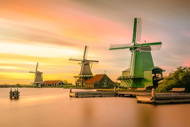Belanda – Negara Kincir Angin, Sepatu Kayu dan Bunga Tulip