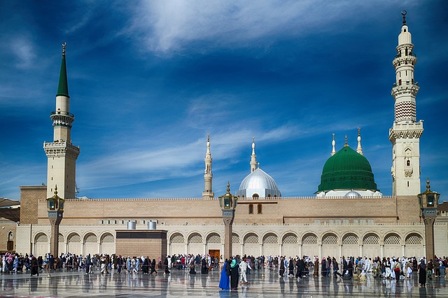 Biaya Umroh 2024,  Haji, dan Wisata Halal Hayatun Tour