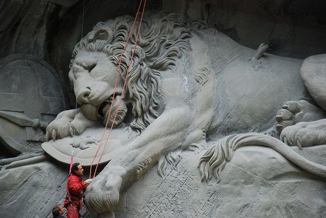 Lion Monument tempat wisata di swiss