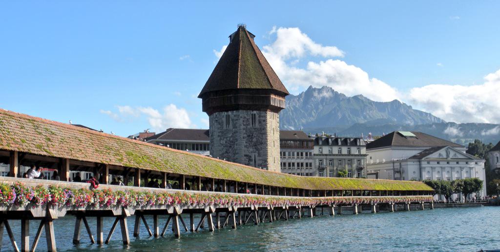 jembatan kapel tempat wisata di swiss