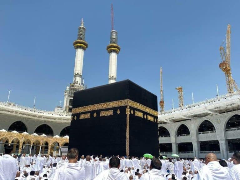 Haji Plus vs Umroh Plus Haji: Jangan Salah Pilih!